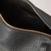 Meadow Kleine Umhängetasche Schwarz Naturnarbe Mini- & Micro-Taschen Meadow Kleine Umhängetasche Schwarz Naturnarbe Mini- & Micro-Taschen