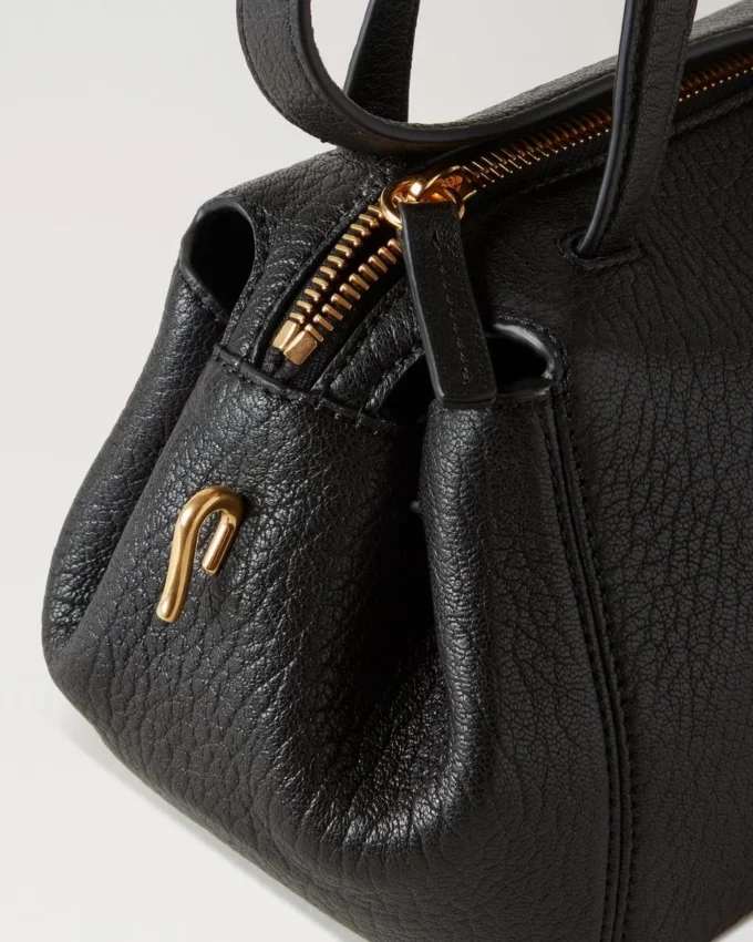 Meadow Kleine Umhängetasche Schwarz Naturnarbe Mini- & Micro-Taschen Meadow Kleine Umhängetasche Schwarz Naturnarbe Mini- & Micro-Taschen