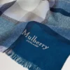 Mega Check Schal aus Popeline in Blau und Ecru, Kaschmirmischung Mega Check Schal aus Popeline in Blau und Ecru, Kaschmirmischung