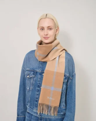 Merinowollschal mit kleinem Karomuster in Camel & Poplinblau
