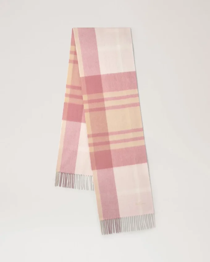 Merinowollschal mit kleinem Karomuster in Rosa, „Scrumpy & Crumpet“ Merinowollschal mit kleinem Karomuster in Rosa, „Scrumpy & Crumpet“