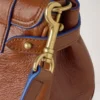 Mini Alexa Eiche & Pigmentblau Glattes, glänzendes Leder Mini Alexa Eiche & Pigmentblau Glattes, glänzendes Leder