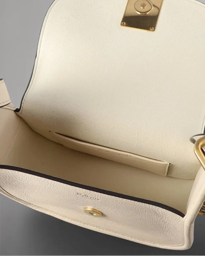 Mini Sadie Satchel Secondhand-Tasche aus eierschalenfarbenem, hochglänzendem Leder