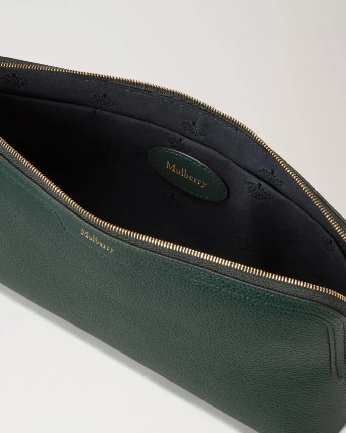 Mittlere Kosmetiktasche in Mulberry Green, kleine klassische Narbung Mittlere Kosmetiktasche in Mulberry Green, kleine klassische Narbung