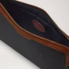 Mittlere Kosmetiktasche Schwarz & Cognac Bio-basiertes Scotchgrain Mittlere Kosmetiktasche Schwarz & Cognac Bio-basiertes Scotchgrain