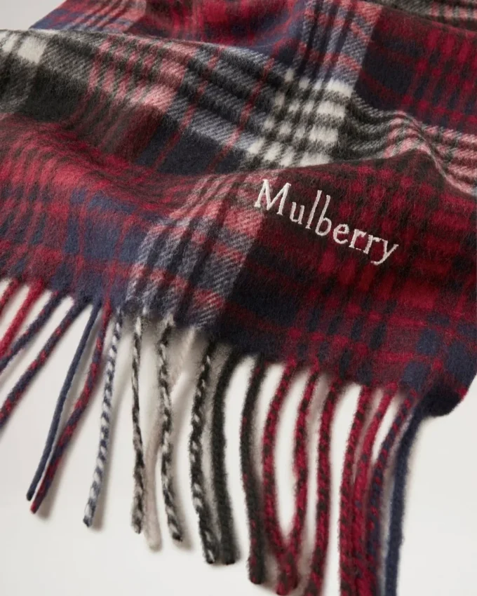 Mulberry Heritage Karierter Schal in Marineblau und Lancaster-Rot aus Merinowolle Mulberry Heritage Karierter Schal in Marineblau und Lancaster-Rot aus Merinowolle