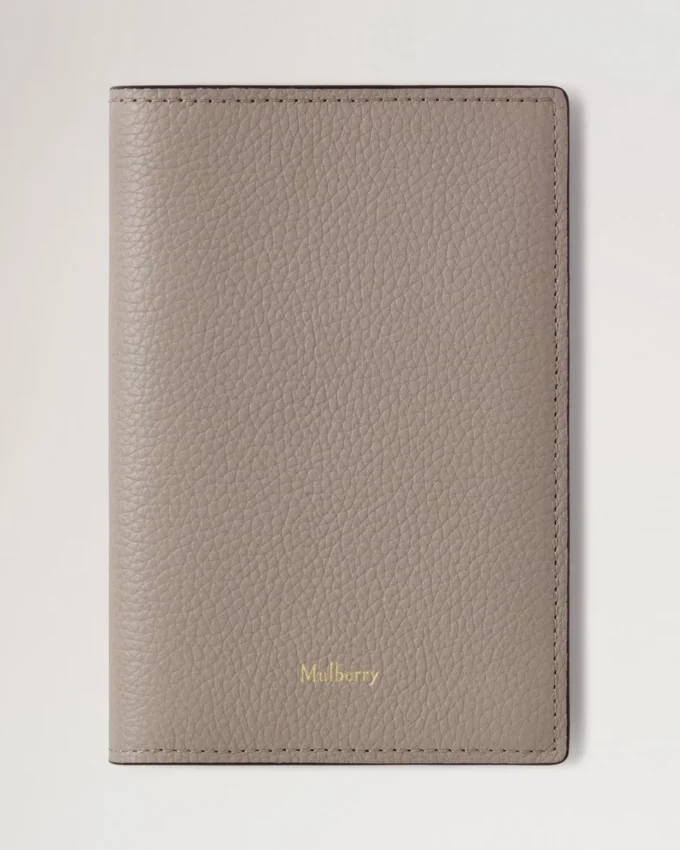 Passhülle Cashmere Taupe Small Classic Grain