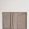 Passhülle Cashmere Taupe Small Classic Grain
