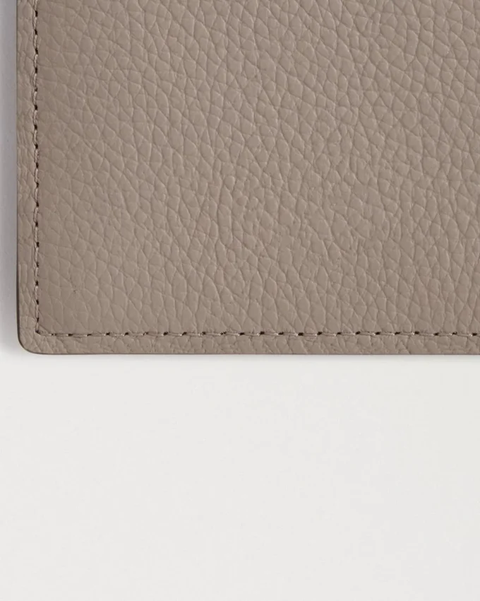 Passhülle Cashmere Taupe Small Classic Grain