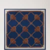 Quadratischer Schal – Herz-Taschen Pigmentblauer Seidentwill Quadratischer Schal – Herz-Taschen Pigmentblauer Seidentwill