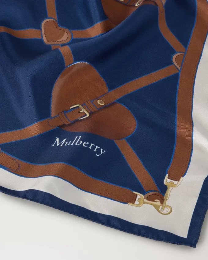 Quadratischer Schal – Herz-Taschen Pigmentblauer Seidentwill Quadratischer Schal – Herz-Taschen Pigmentblauer Seidentwill