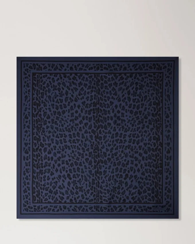 Quadratischer Schal – Leopard Night Sky Seidentwill für Damen