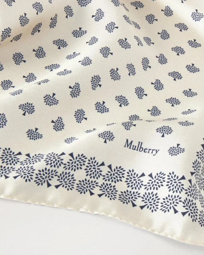 Quadratischer Schal – Mulberry-Eierschalen-Seidentwill Quadratischer Schal – Mulberry-Eierschalen-Seidentwill