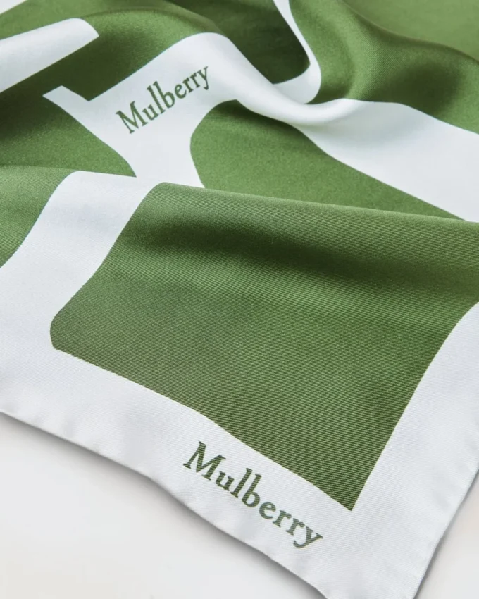 Quadratischer Schal – Mulberry-Schriftzug, Farn & Eierschalen-Seidentwill