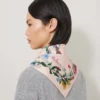 Quadratischer Schal – Wild Floral Blossom Pink Seidentwill Quadratischer Schal – Wild Floral Blossom Pink Seidentwill