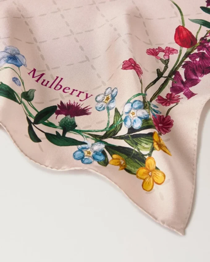 Quadratischer Schal – Wild Floral Blossom Pink Seidentwill Quadratischer Schal – Wild Floral Blossom Pink Seidentwill