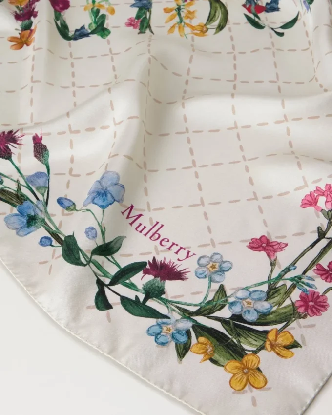 Quadratischer Schal – Wild Floral Eggshell Seidentwill für Damen Quadratischer Schal – Wild Floral Eggshell Seidentwill für Damen