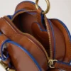 Roxanne Mini Heart Tasche Eiche & Pigmentblau Glattes, glänzendes Leder