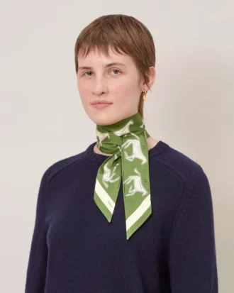 Schmaler Schal – Kreidefarbenes Pferdefarn-Muster, recyceltes Polyester