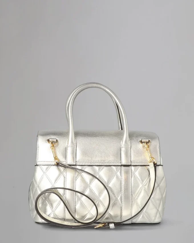Small Bayswater aus zweiter Hand, hellsilber, gesteppt, glattes Kalbsleder Small Bayswater aus zweiter Hand, hellsilber, gesteppt, glattes Kalbsleder