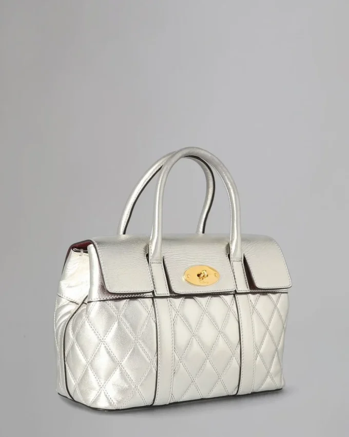 Small Bayswater aus zweiter Hand, hellsilber, gesteppt, glattes Kalbsleder Small Bayswater aus zweiter Hand, hellsilber, gesteppt, glattes Kalbsleder