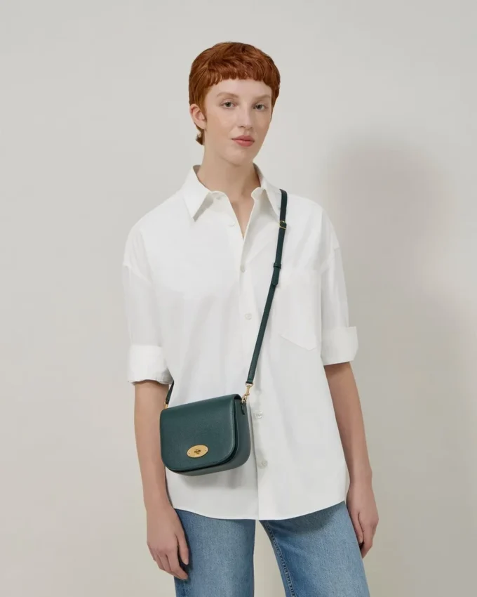 Small Darley-Tasche in Mulberry Green, kleine klassische Narbung Small Darley-Tasche in Mulberry Green, kleine klassische Narbung
