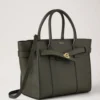 Small Zipped Bayswater in Juniper Green, kleine klassische Narbung Small Zipped Bayswater in Juniper Green, kleine klassische Narbung
