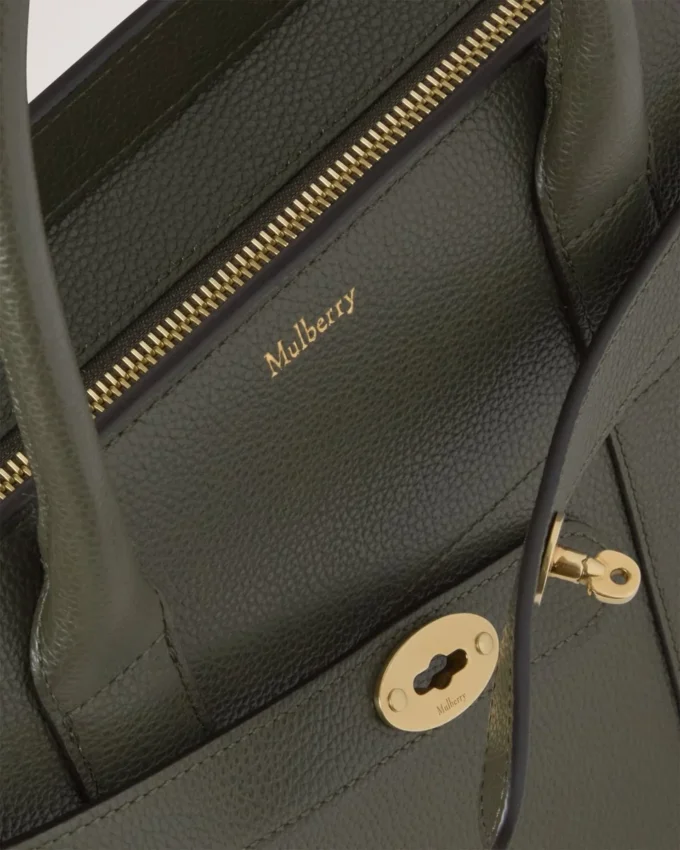 Small Zipped Bayswater in Juniper Green, kleine klassische Narbung Small Zipped Bayswater in Juniper Green, kleine klassische Narbung