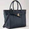 Small Zipped Bayswater „Night Sky“ in klassischer Narbung