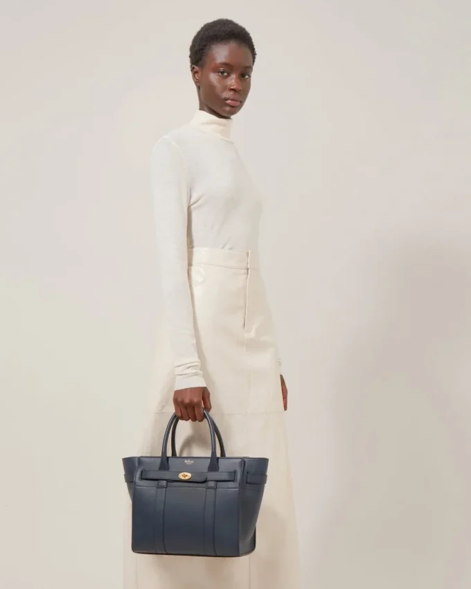 Small Zipped Bayswater „Night Sky“ in klassischer Narbung