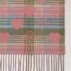 Traditioneller Schal mit Karomuster und Herzmotiven in Moosgrün und Rosa aus Scrumpy-Merinowolle Traditioneller Schal mit Karomuster und Herzmotiven in Moosgrün und Rosa aus Scrumpy-Merinowolle