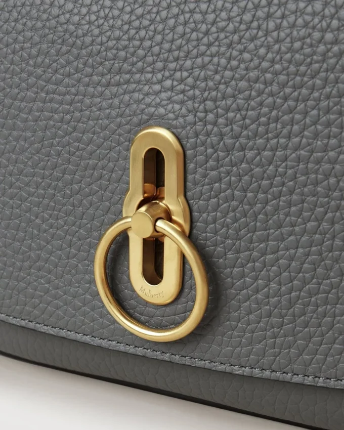 Weiche Amberley-Tasche in Anthrazit, Heavy Grain, Sustainable Icons