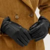 Weiche Nappa-Handschuhe Schwarze Schals und Mützen aus glattem Nappa Weiche Nappa-Handschuhe Schwarze Schals und Mützen aus glattem Nappa
