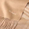 Wendbarer Kaschmir-Karoschal in Kamel und Maple
