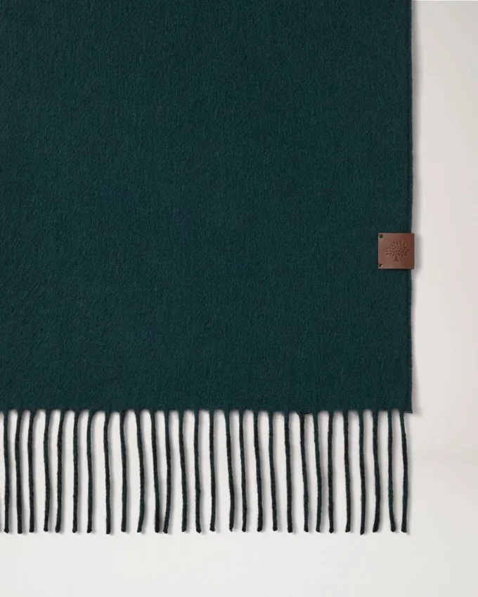 Wendbarer zweifarbiger Kaschmirschal in Mulberry Green und Schwarz Wendbarer zweifarbiger Kaschmirschal in Mulberry Green und Schwarz