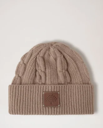 Zopfmuster-Mütze aus Lammwolle in Maple für Damen Zopfmuster-Mütze aus Lammwolle in Maple für Damen