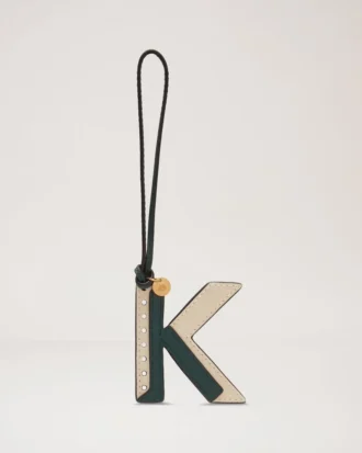 Zweifarbiger Leder-Schlüsselanhänger – K Mulberry Green & Chalk Silky Calf